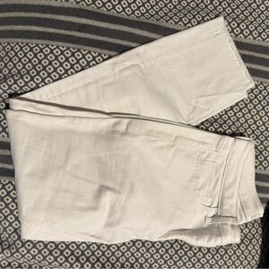 Vineyard Vines white jeans